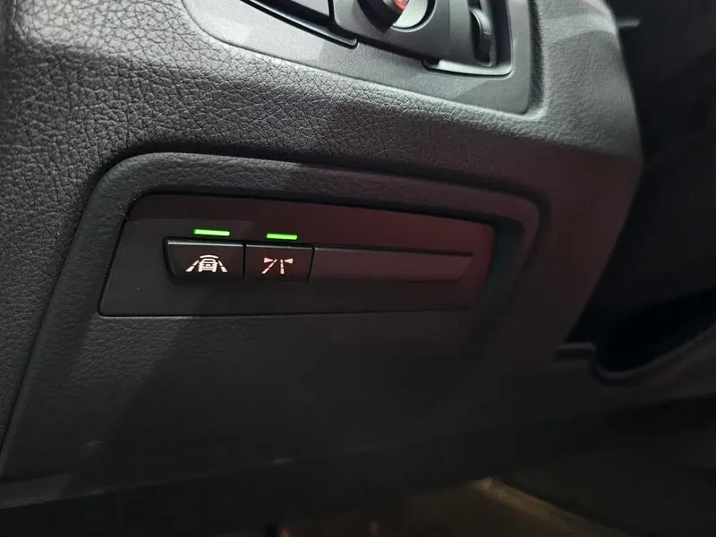 BMW 330 I M Sports Shadow, снимка 16 - Автомобили и джипове - 56001110