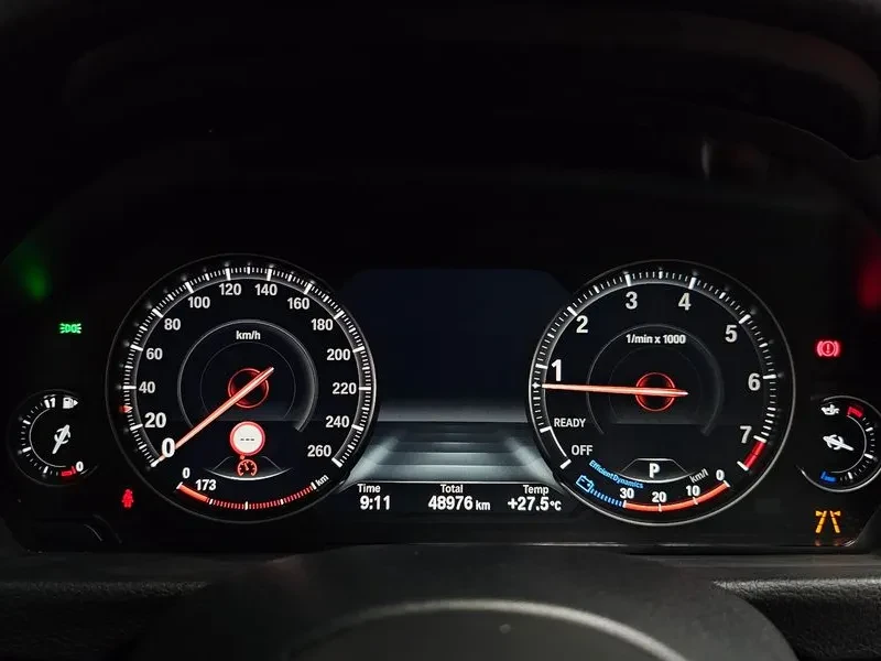 BMW 330 I M Sports Shadow, снимка 7 - Автомобили и джипове - 56001110