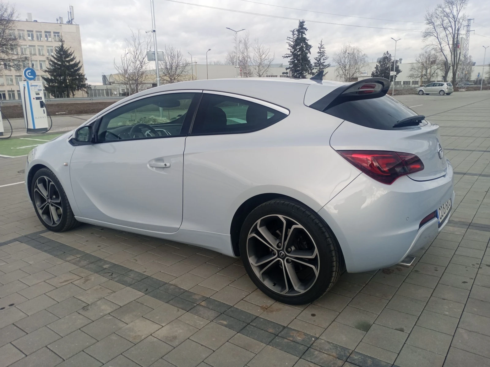 Opel Astra GTC - изображение 5