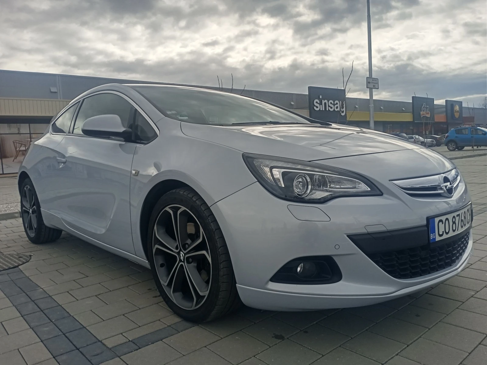 Opel Astra GTC - изображение 3