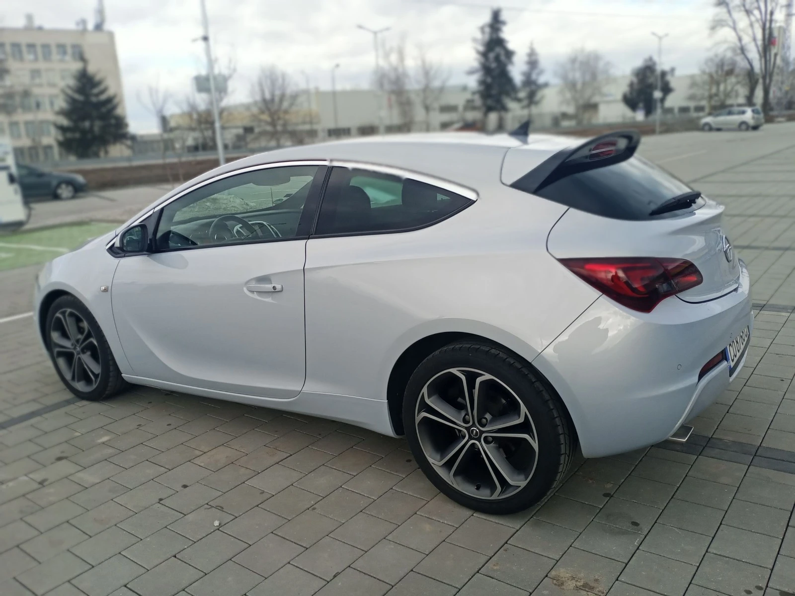 Opel Astra GTC - изображение 10