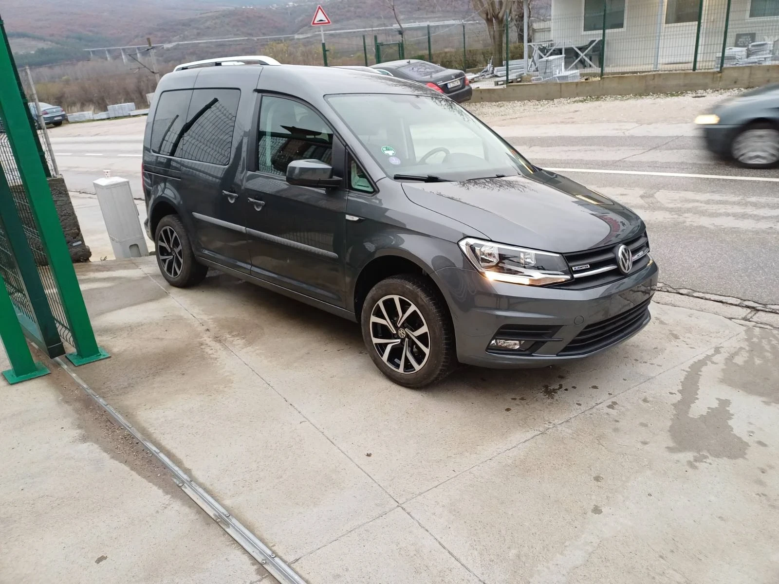 VW Caddy 1.4 TGI metan | Mobile.bg   6