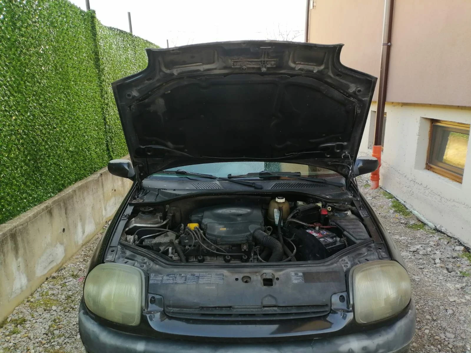 Renault Clio 1.4, снимка 5 - Автомобили и джипове - 53737604