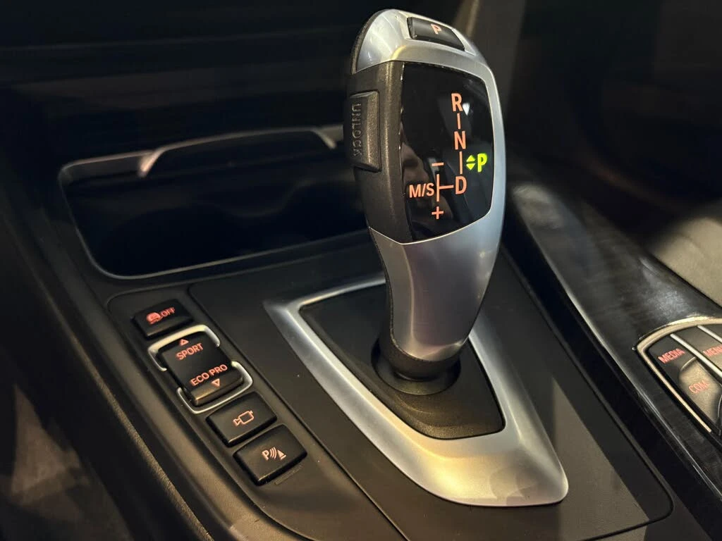 BMW 330 * xDrive * * HeadUp* AвтоКредит* (ЦЕНА ДО БГ), снимка 13 - Автомобили и джипове - 53772101