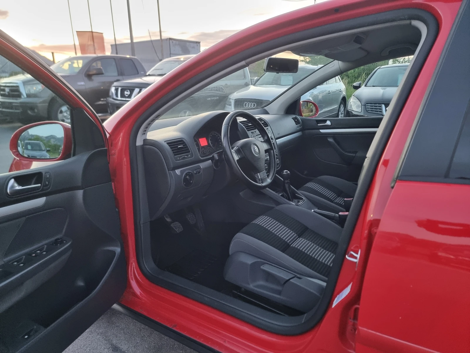 VW Golf 1.4I, снимка 10 - Автомобили и джипове - 54547869