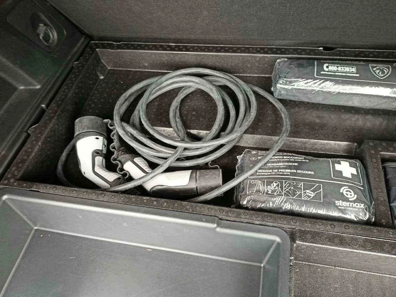 Peugeot 3008 Allure Pack - AWD , снимка 14 - Автомобили и джипове - 54333208