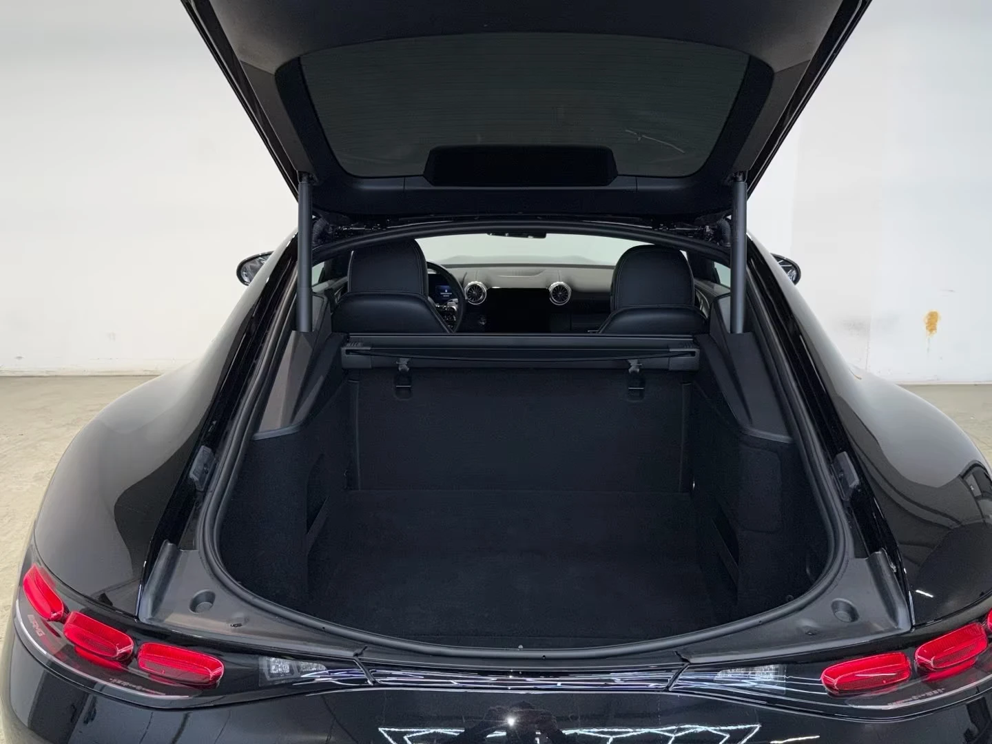 Mercedes-Benz AMG GT 63/4M+ /PREMIUM/585HP/BURM./NAVI/NAPPA/360/230h, снимка 7 - Автомобили и джипове - 54597786