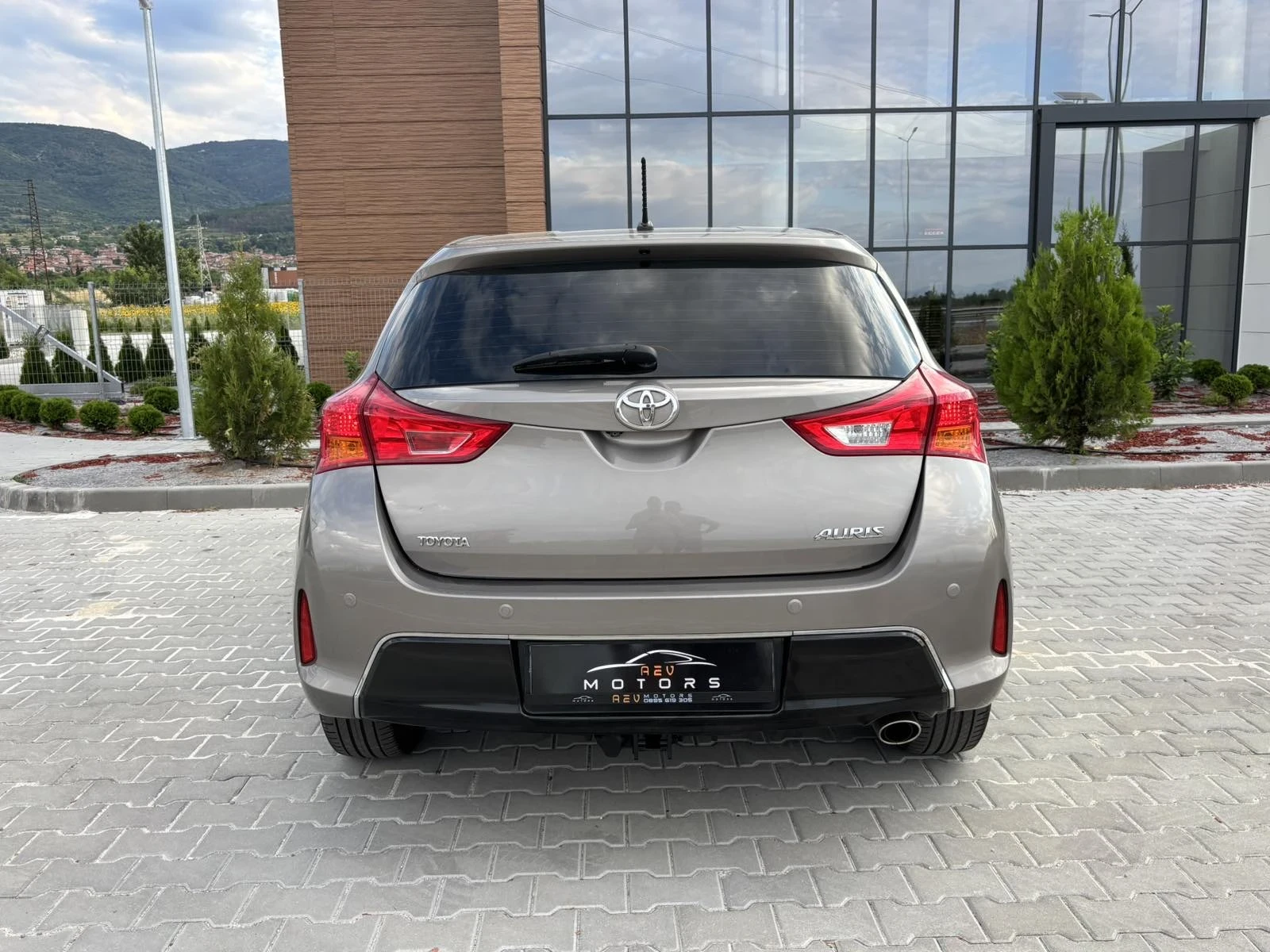 Toyota Auris 2.0 D4D KeyLess Go Navi Камера Кожа , снимка 4 - Автомобили и джипове - 55208025