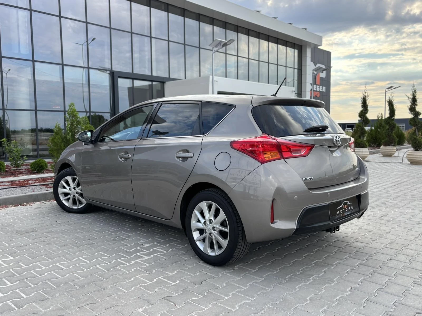 Toyota Auris 2.0 D4D KeyLess Go Navi Камера Кожа , снимка 5 - Автомобили и джипове - 55208025