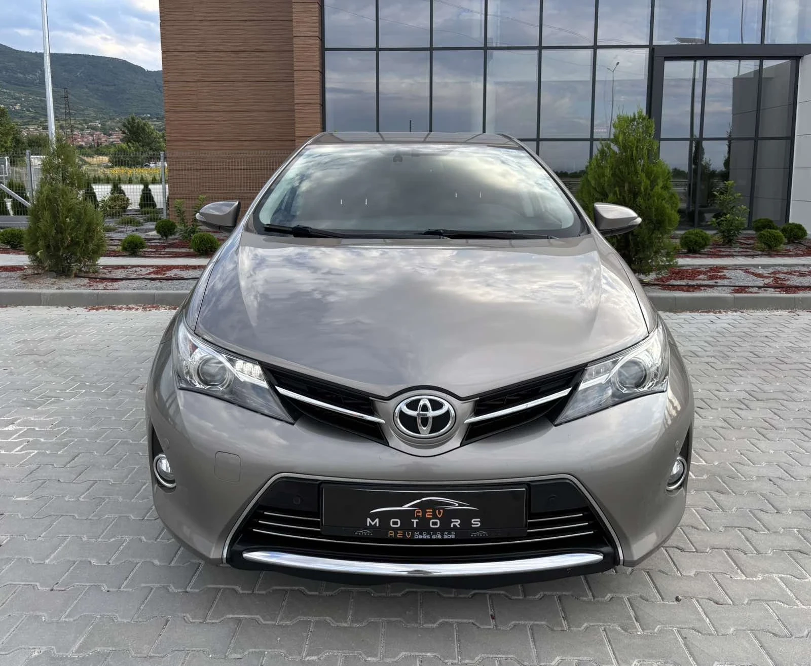 Toyota Auris 2.0 D4D KeyLess Go Navi Камера Кожа , снимка 3 - Автомобили и джипове - 55208025