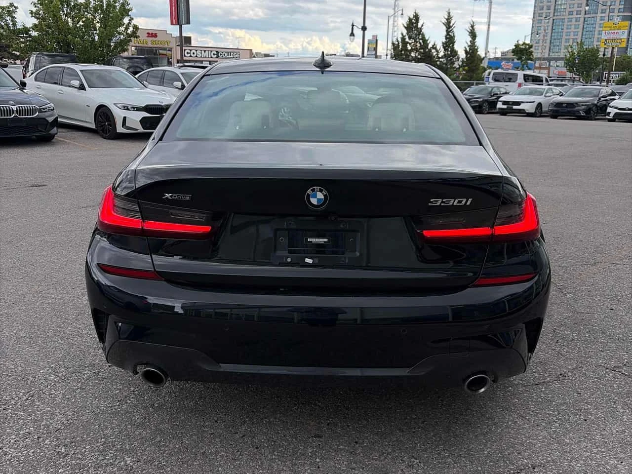 BMW 330 i xDrive * M SPORT* АВТОКРЕДИТ* CARFAX* , снимка 4 - Автомобили и джипове - 55511011