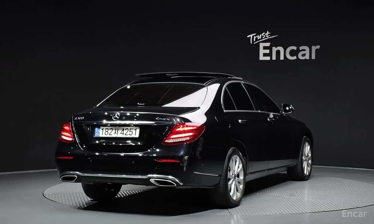 Mercedes-Benz E 300 * 4MATIC Exclusive * КРАЙНА ЦЕНА ДО БЪЛГАРИЯ, снимка 2 - Автомобили и джипове - 55703553