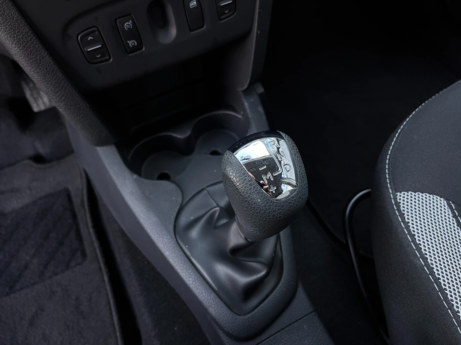 Dacia Duster AВТОМАТИК, снимка 11 - Автомобили и джипове - 53751835