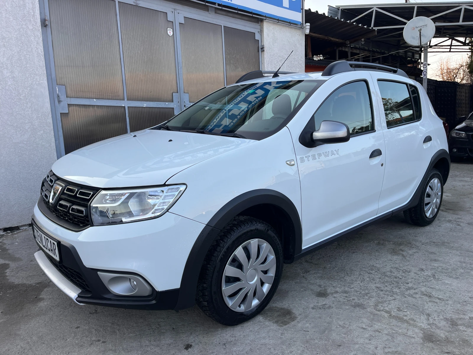 Dacia Duster AВТОМАТИК, снимка 3 - Автомобили и джипове - 53751835