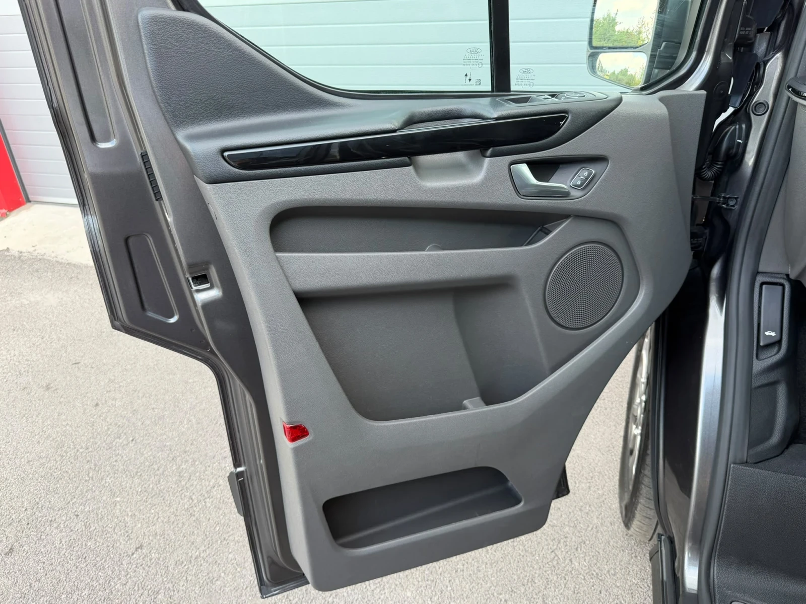 Ford Transit Custom 2.0D SPORT AUTOMATIK NAVI KAMERA 8-МЕСТЕН EVRO 6D , снимка 12 - Бусове и автобуси - 55709444
