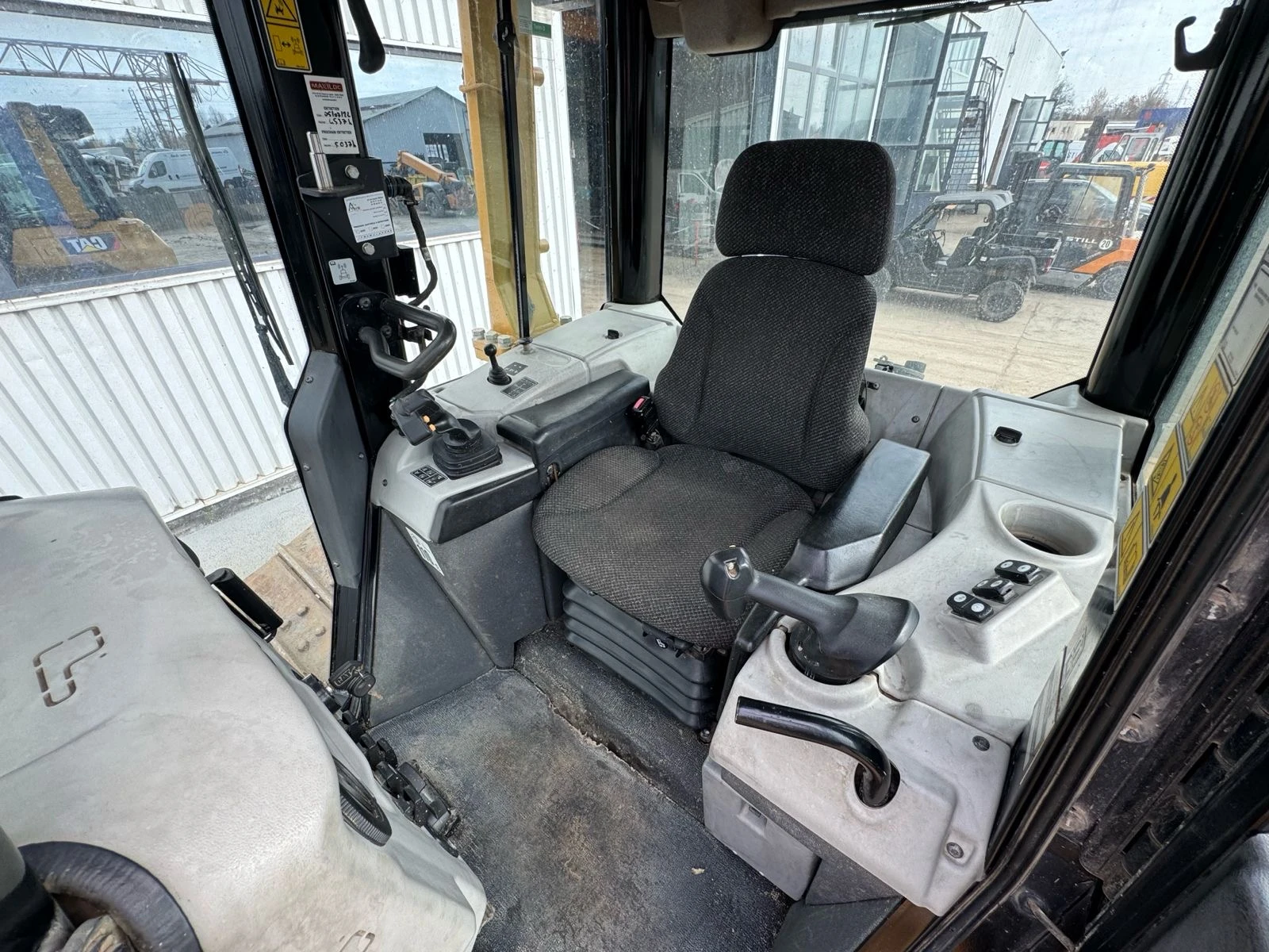 Булдозер Cat D6N LGP САМО 4700 ЧАСА ЛИЗИНГ, снимка 4 - Индустриална техника - 54194751