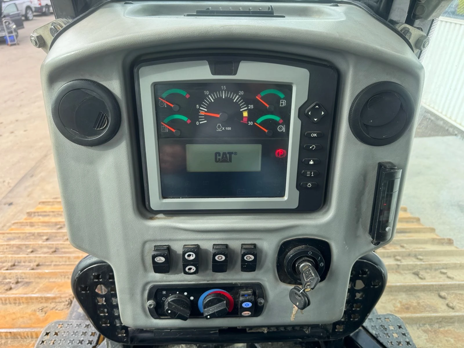 Булдозер Cat D6N LGP САМО 4700 ЧАСА ЛИЗИНГ, снимка 17 - Индустриална техника - 54194751