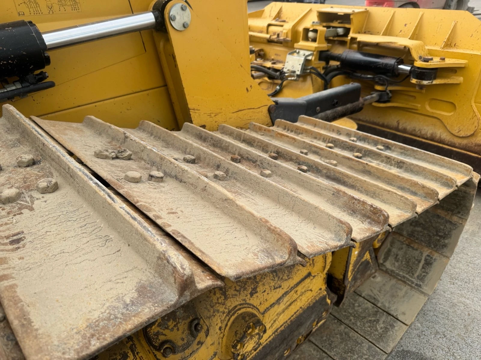 Булдозер Cat D6N LGP САМО 4700 ЧАСА ЛИЗИНГ, снимка 15 - Индустриална техника - 54194751