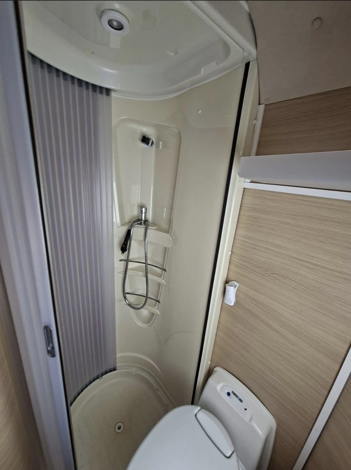 Кемпер Autoroller Pegaso Family 707 Living , снимка 9 - Каравани и кемпери - 54747211