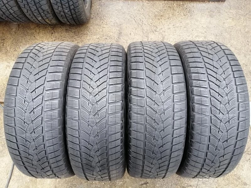 Гуми Зимни 235/55R19, снимка 1 - Гуми и джанти - 34903268