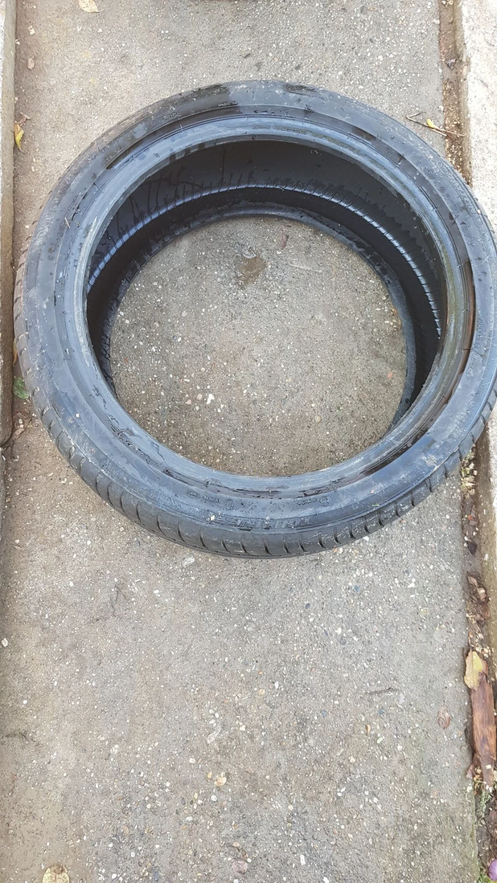 Гуми Летни 245/40R18, снимка 3 - Гуми и джанти - 56318222