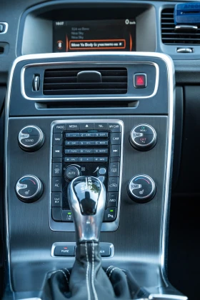 Volvo V60 D6/ДИСТРОНИК/LINE ASSIST/FULL, снимка 12