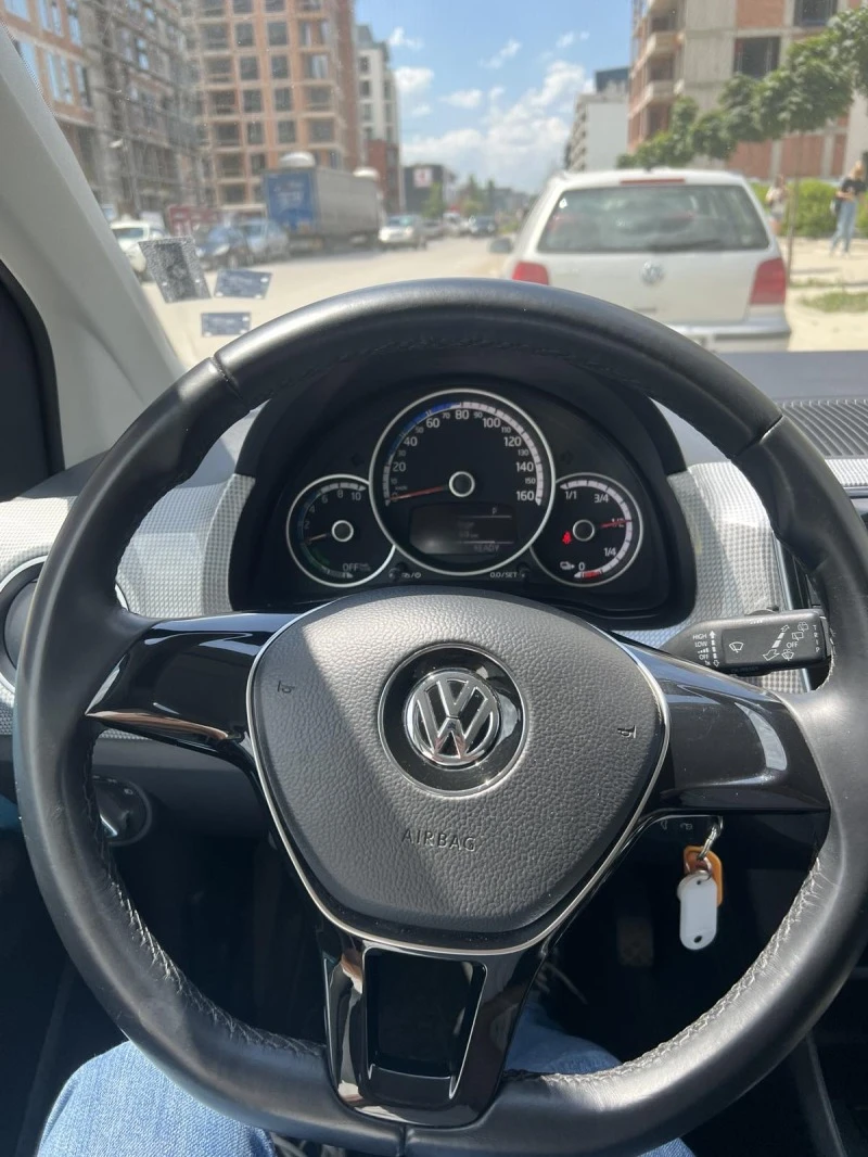 VW Up, снимка 9 - Автомобили и джипове - 47228695