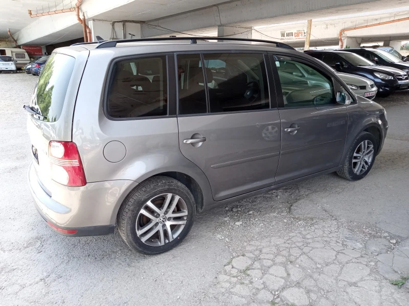 VW Touran 1.9tdi-105ps, снимка 8 - Автомобили и джипове - 46331870