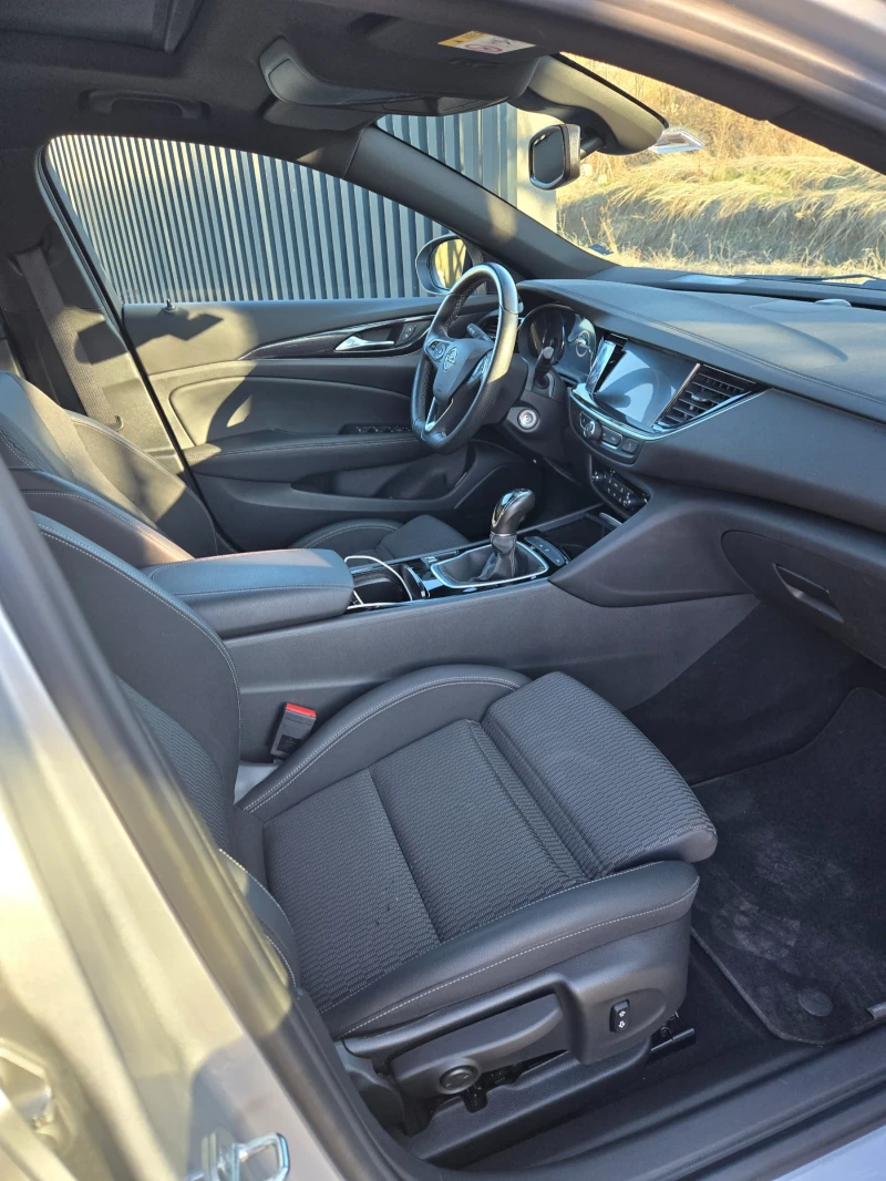 Opel Insignia, снимка 9 - Автомобили и джипове - 49941631