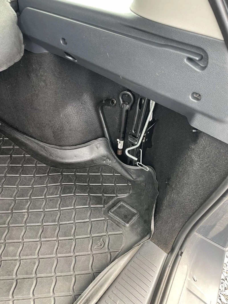 Dacia Logan 1.5 DCI STEPWAY, снимка 11 - Автомобили и джипове - 52541380