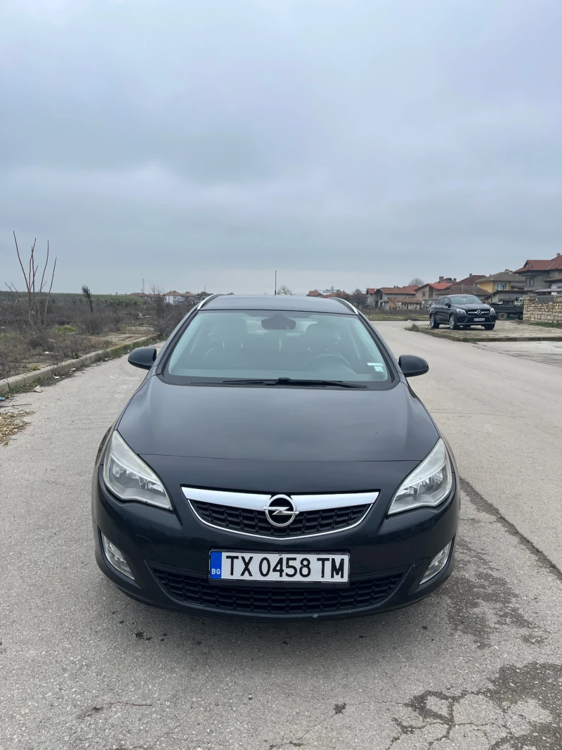 Opel Astra J Sports Tourer 1.7cdti 110кс., снимка 2 - Автомобили и джипове - 53301915