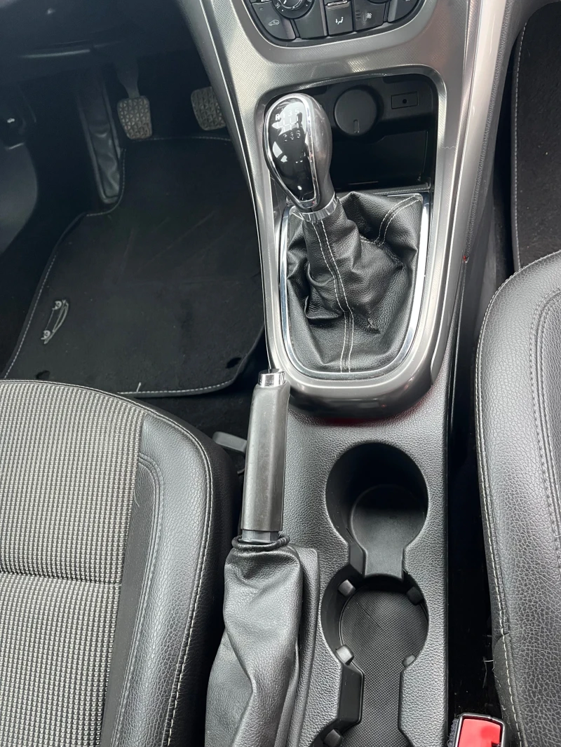 Opel Astra J Sports Tourer 1.7cdti 110кс., снимка 8 - Автомобили и джипове - 53301915