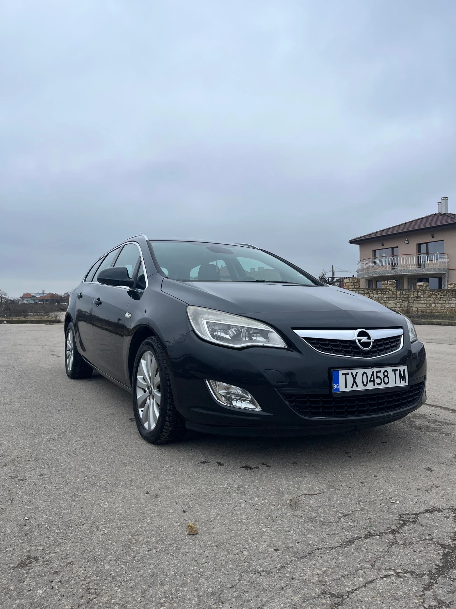 Opel Astra J Sports Tourer 1.7cdti 110кс., снимка 1