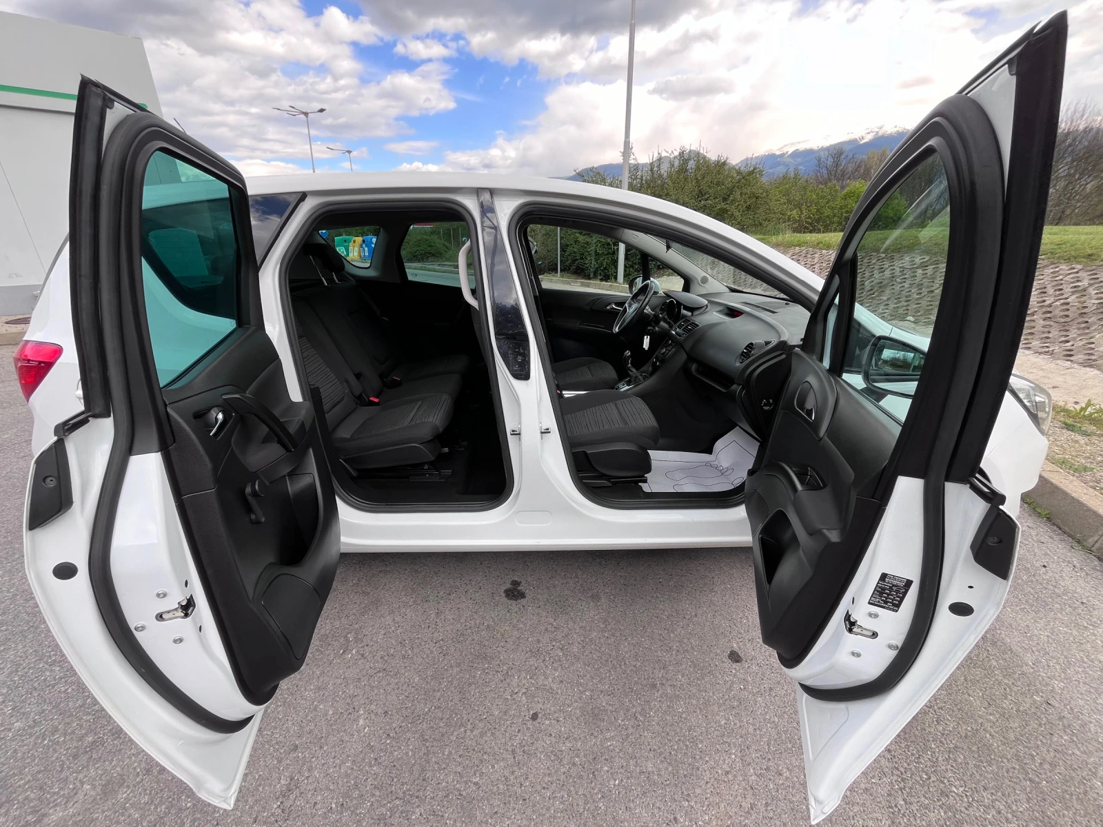 Opel Meriva Facelift 1.4i Turbo GPL  - изображение 9