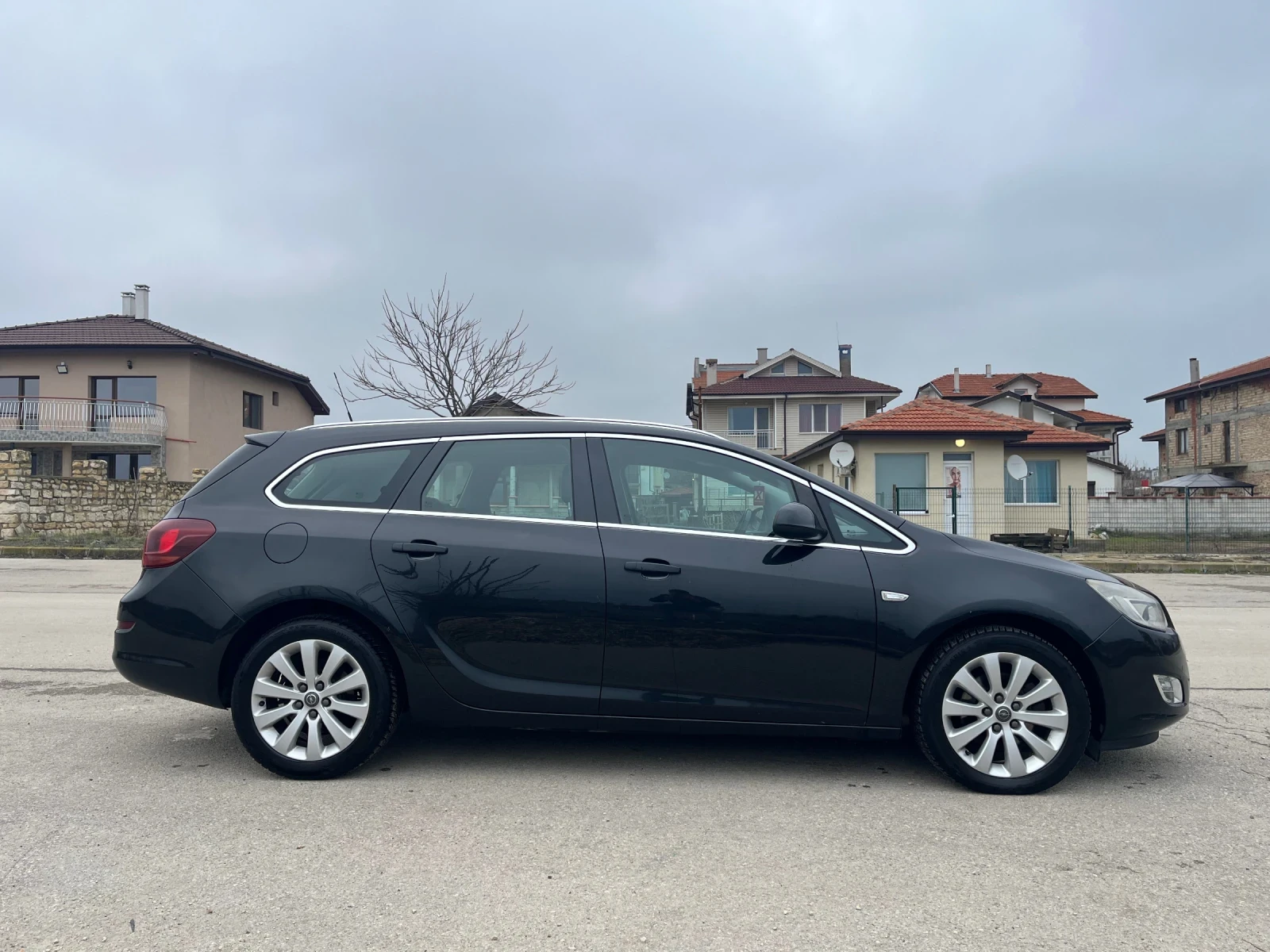 Opel Astra J Sports Tourer 1.7cdti 110кс. - изображение 4