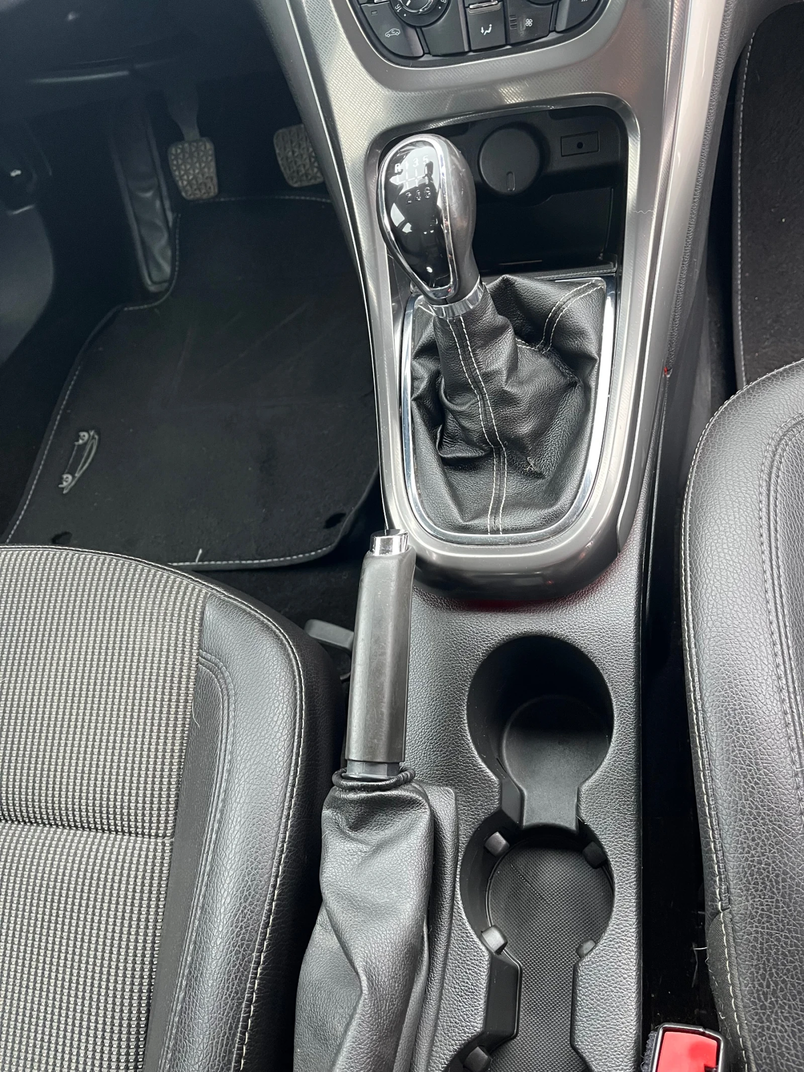 Opel Astra J Sports Tourer 1.7cdti 110кс. - изображение 8