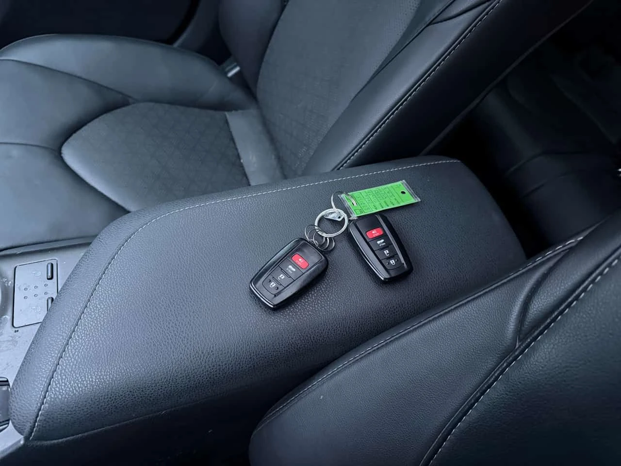 Toyota Camry Hybrid XSE  CARFAX - изображение 9