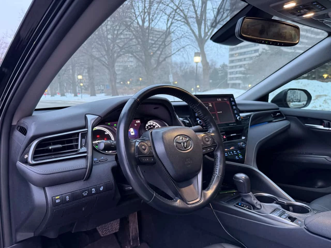 Toyota Camry Hybrid XSE  CARFAX - изображение 8