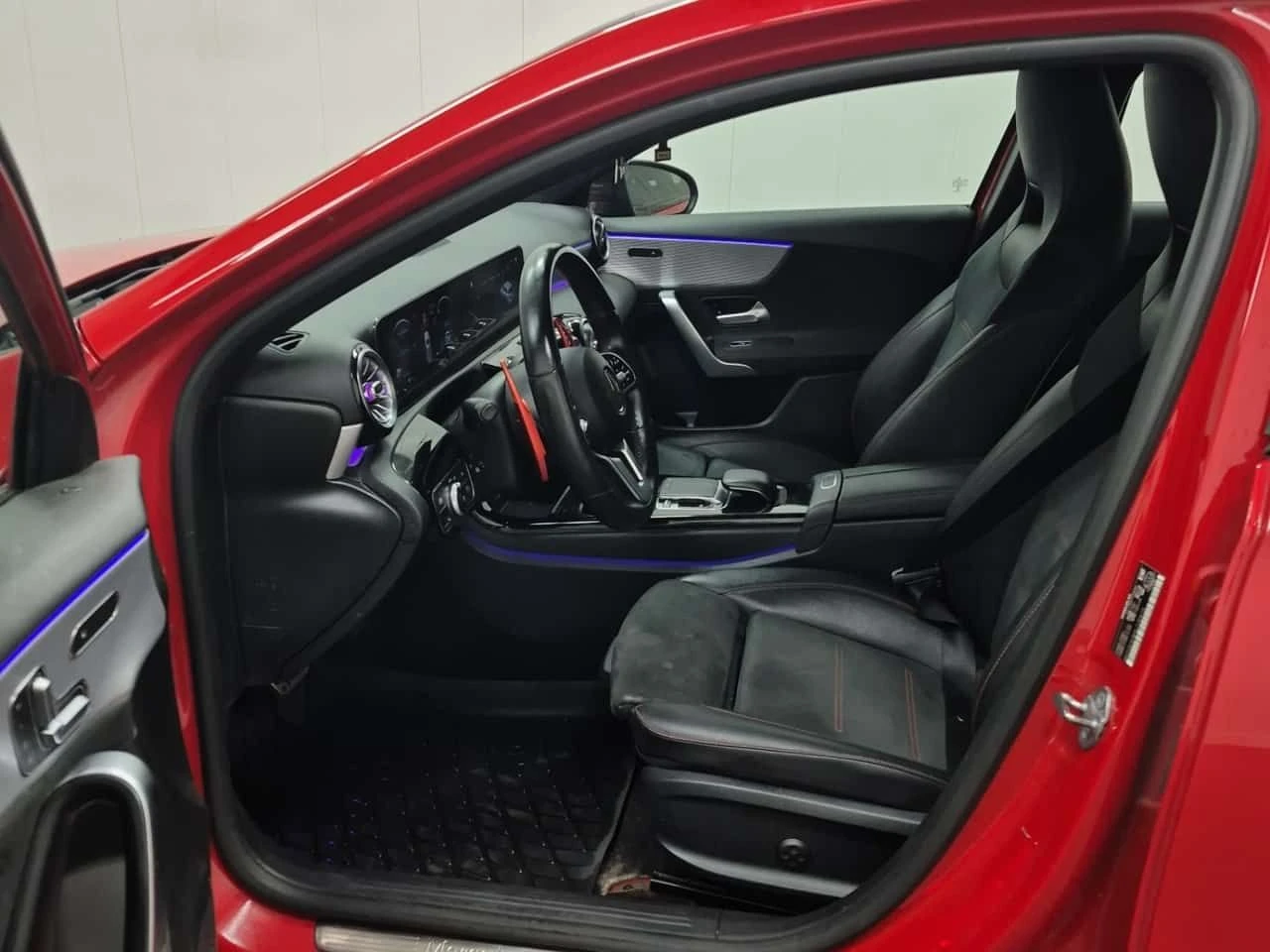 Mercedes-Benz A 250 АЛКАНТАРА| ПАМЕТ| ПАНОРАМА| CARFAX| , снимка 10 - Автомобили и джипове - 54467722