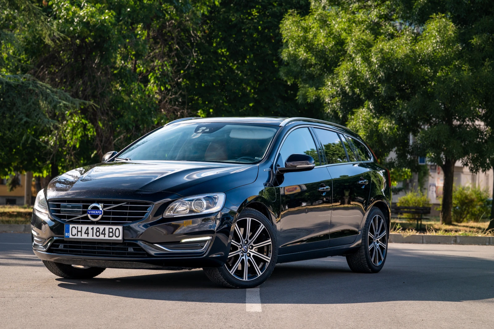 Volvo V60 D6/ДИСТРОНИК/LINE ASSIST/FULL