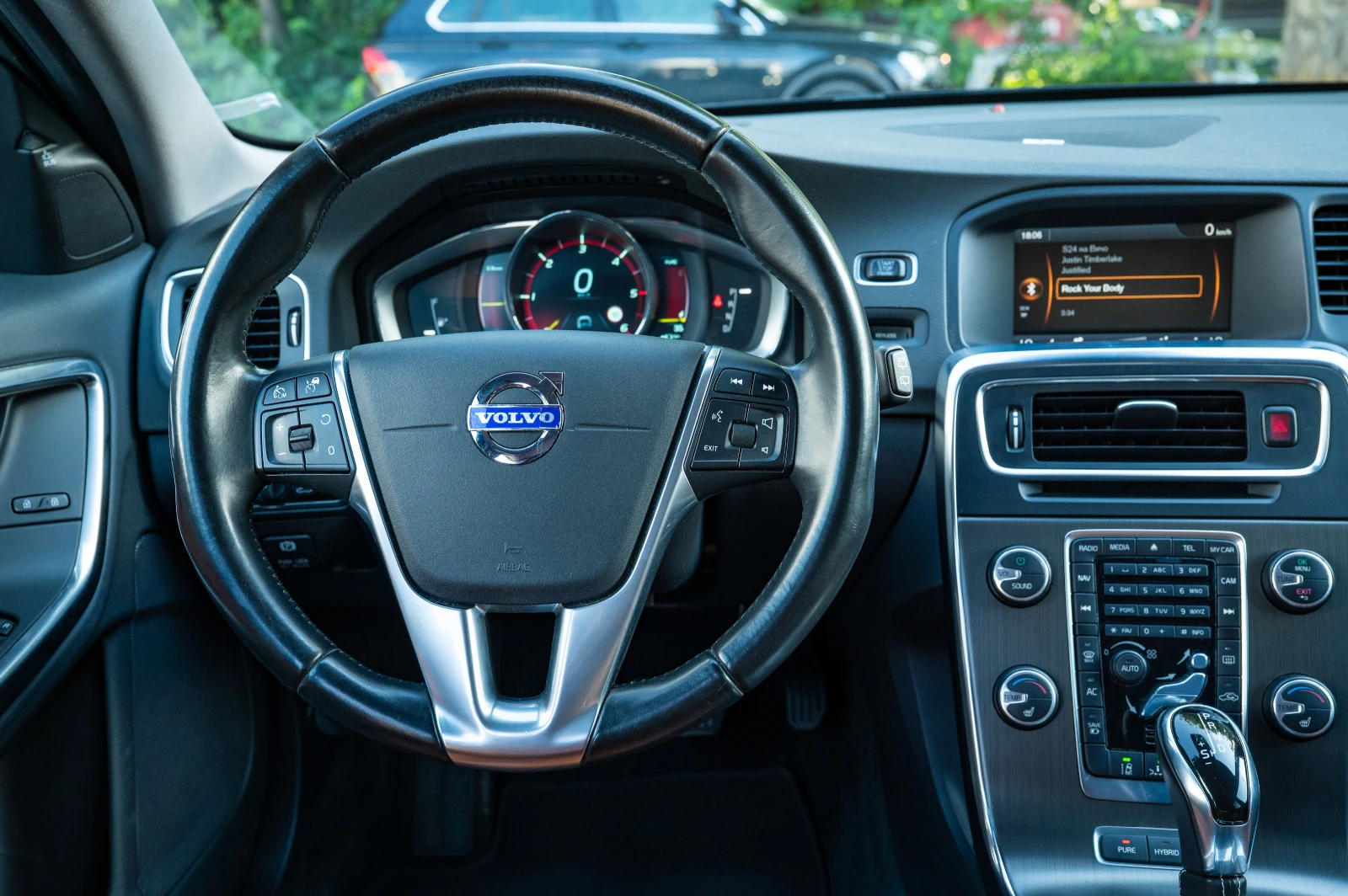 Volvo V60 D6/ДИСТРОНИК/LINE ASSIST/FULL, снимка 9 - Автомобили и джипове - 55248567