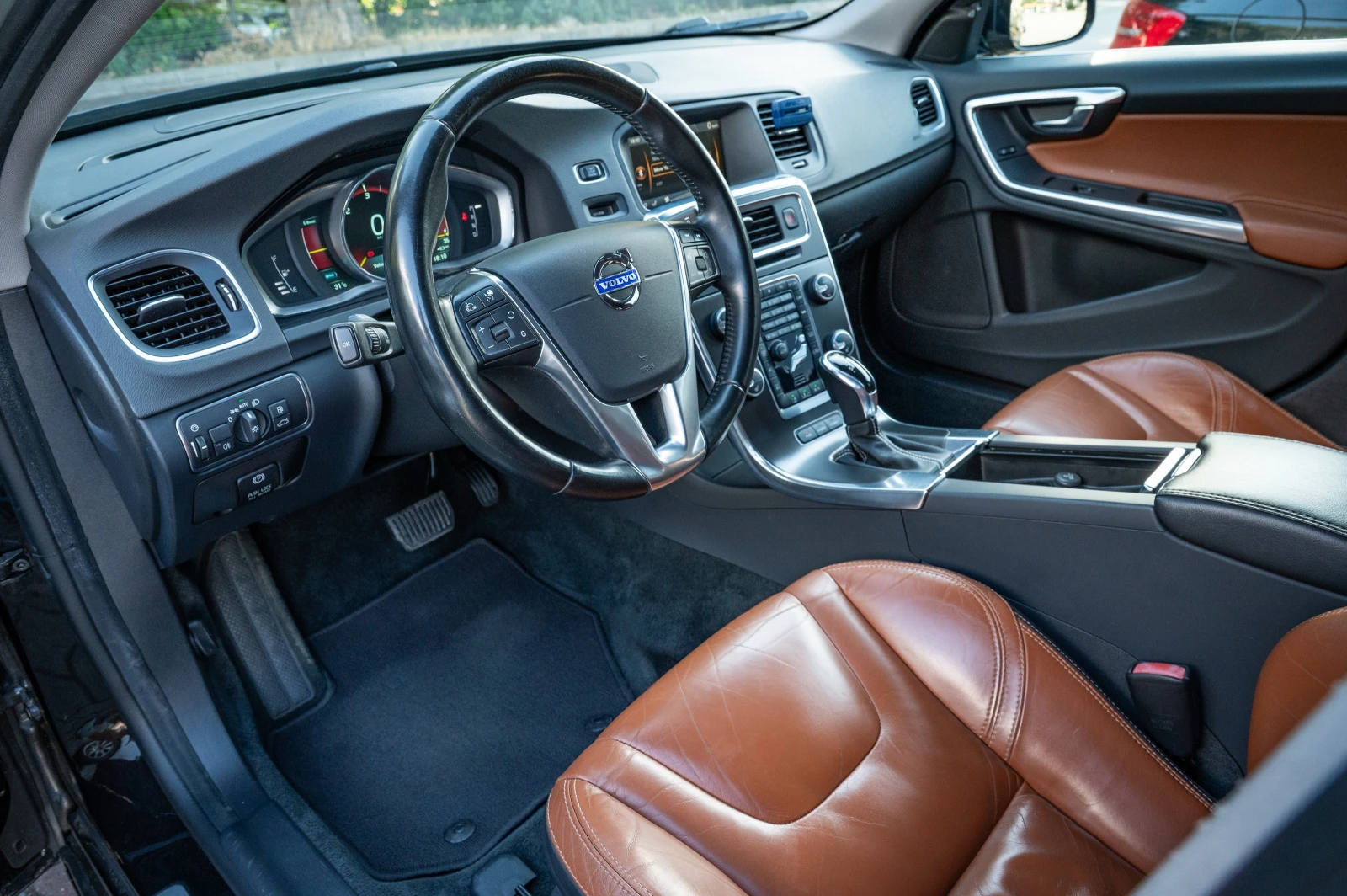 Volvo V60 D6/ДИСТРОНИК/LINE ASSIST/FULL, снимка 7 - Автомобили и джипове - 55248567