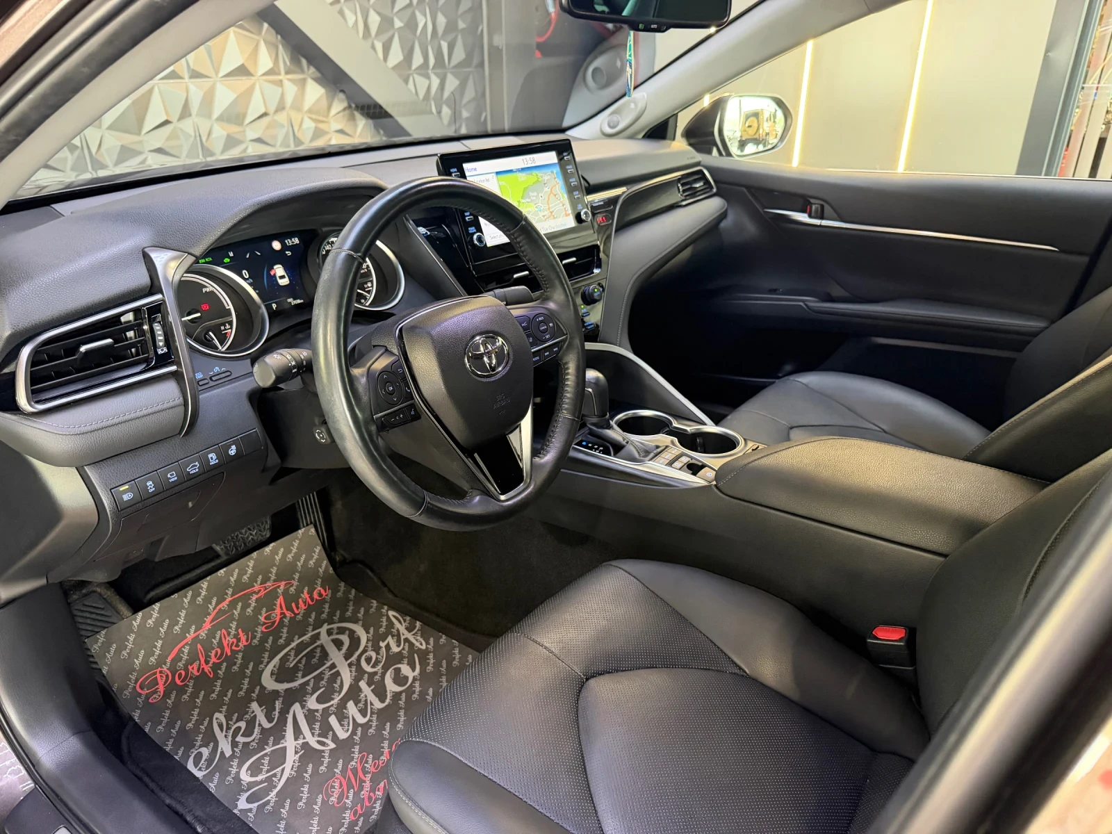 Toyota Camry 2.5 HYBRID 4WD * HEAD UP * 360 ������ * �������� | Mobile.bg � ����������� 9