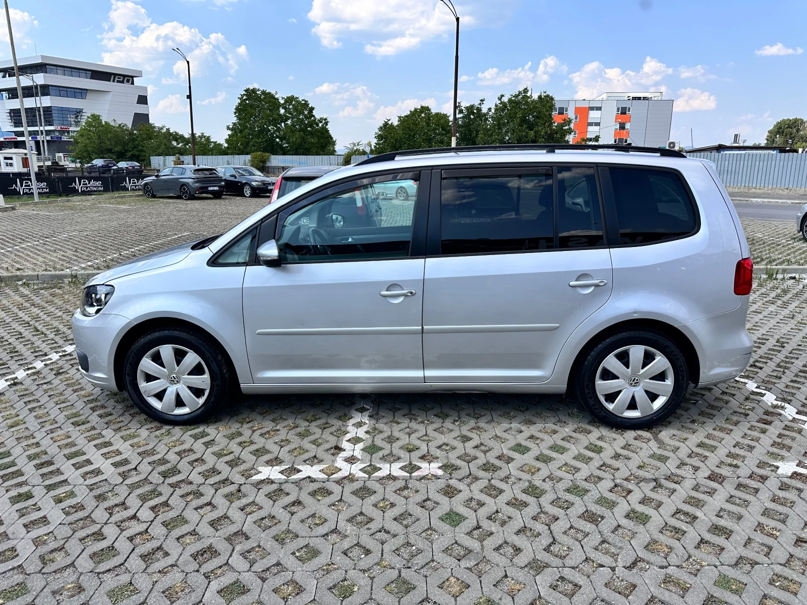 VW Touran Перфектно тех. състояние , снимка 2 - Автомобили и джипове - 55577353