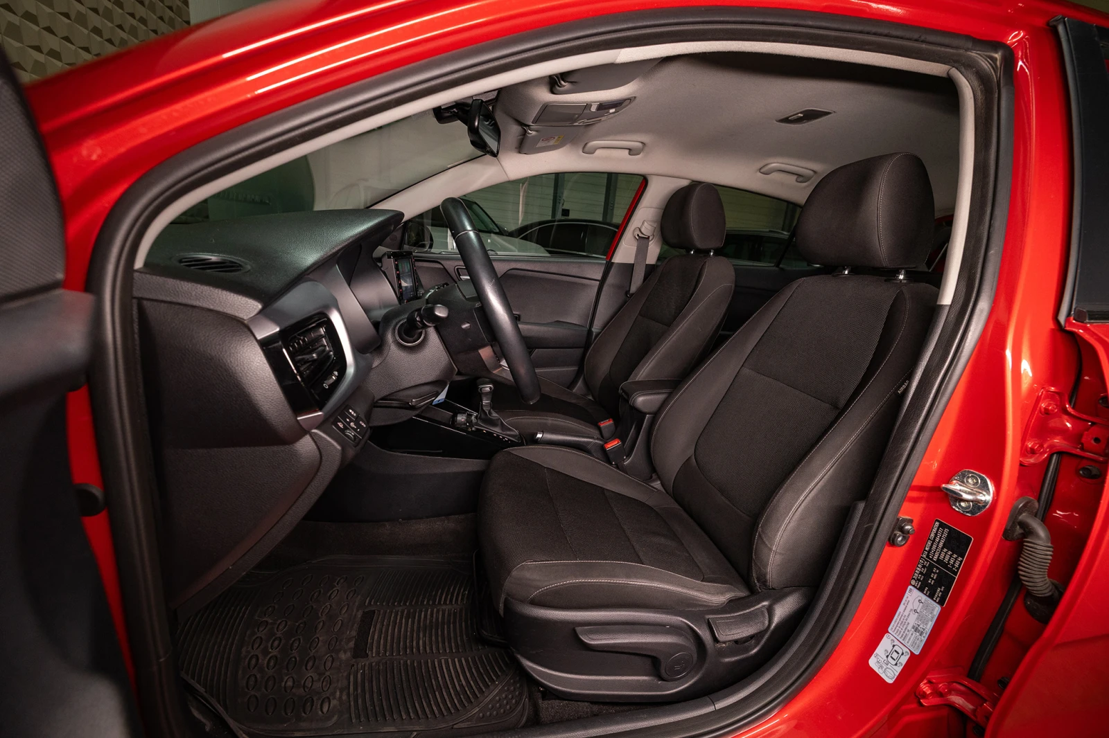 Kia Rio 1.4| CarPlay| Cruise| Camera| 7Cars| Гаранция, снимка 8 - Автомобили и джипове - 56019237