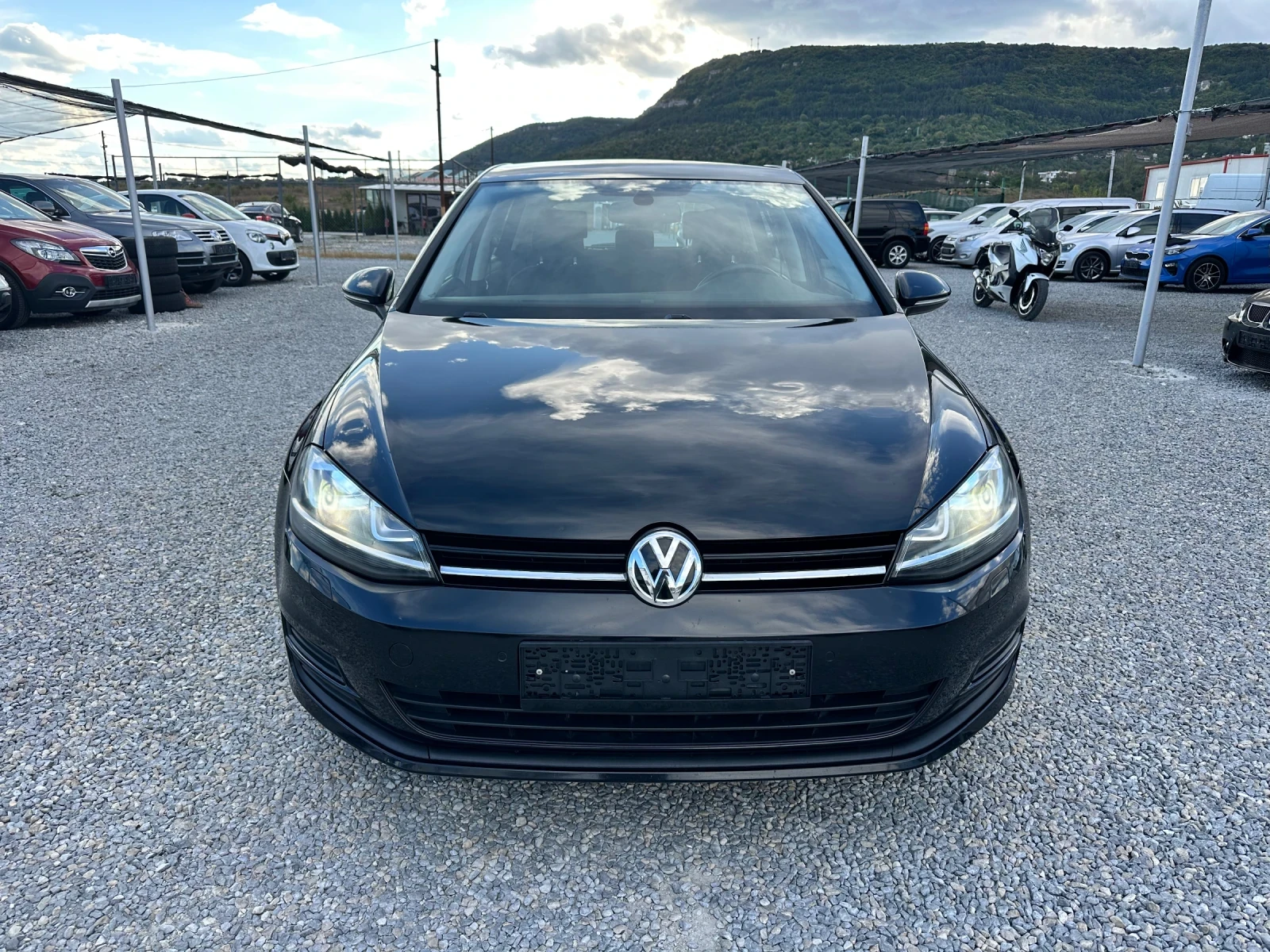 VW Golf 1.6 TDI, снимка 2 - Автомобили и джипове - 56201004