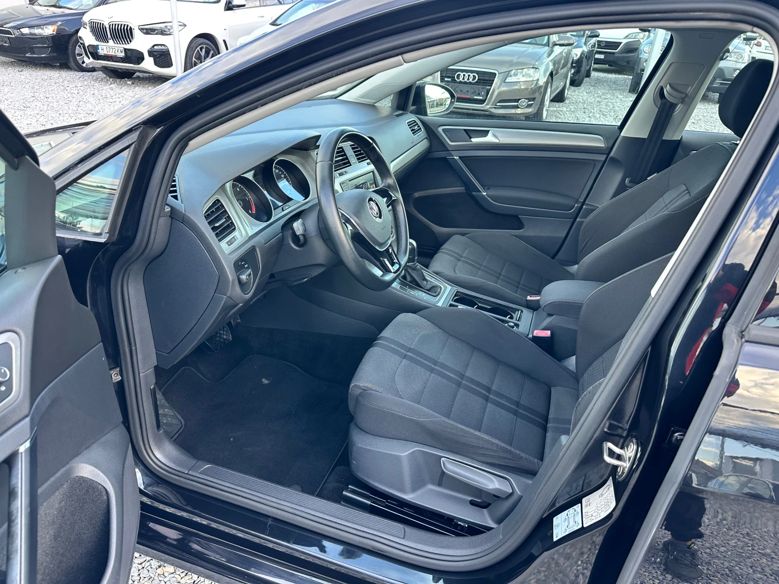 VW Golf 1.6 TDI, снимка 9 - Автомобили и джипове - 56201004