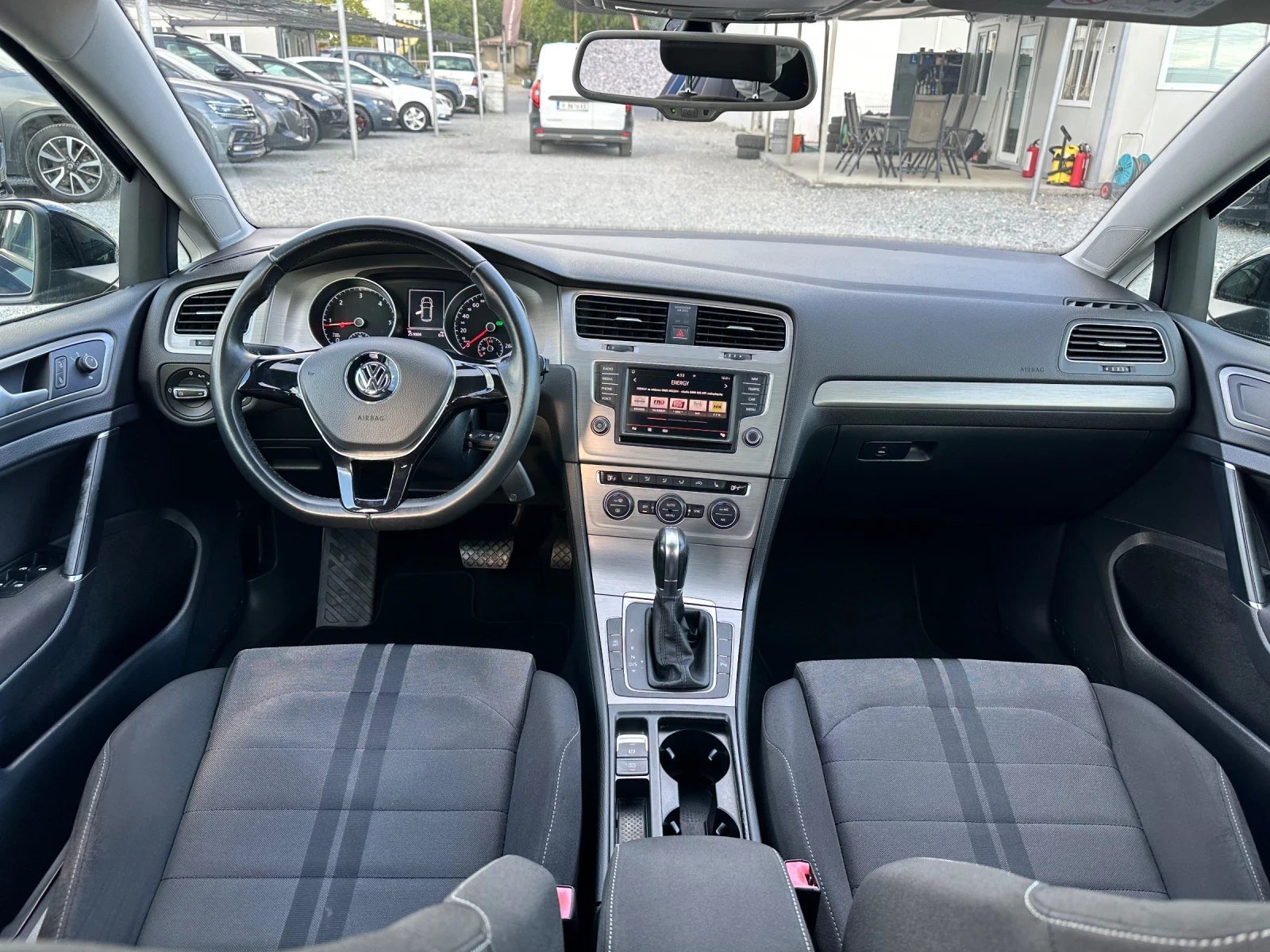 VW Golf 1.6 TDI, снимка 16 - Автомобили и джипове - 56201004