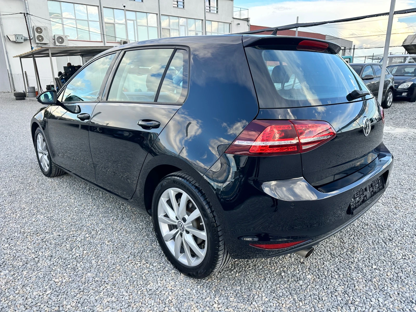 VW Golf 1.6 TDI, снимка 6 - Автомобили и джипове - 56201004