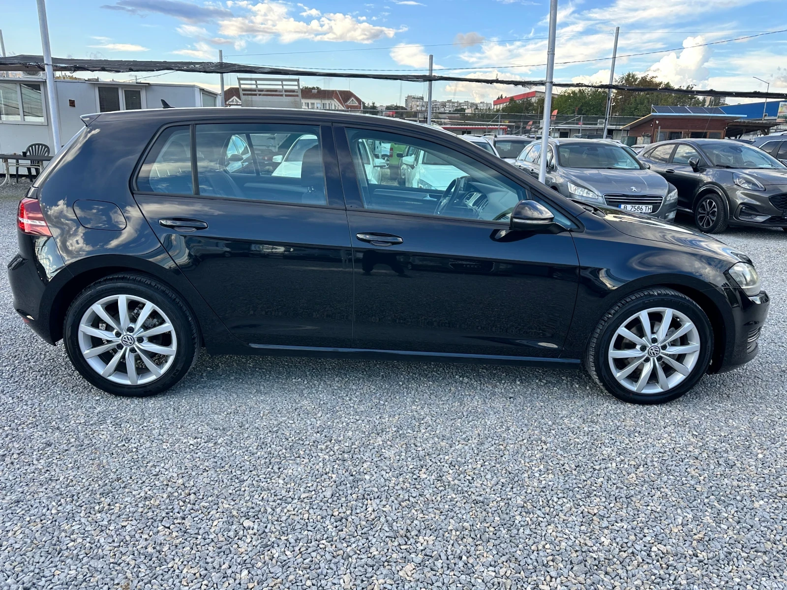 VW Golf 1.6 TDI, снимка 4 - Автомобили и джипове - 56201004